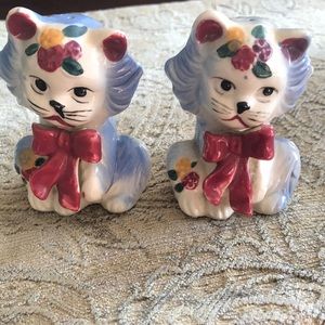 Blue Maroon Pair Unmarked Sad Face Floral Cat Kitty Salt and Pepper Shakers